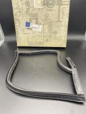 Dichtung Seitenscheibe vorne rechts Mercedes-Benz W168 (A1687250266)